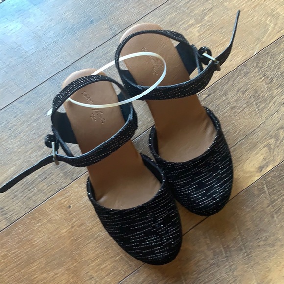 NWOT Clogs - Picture 3 of 5